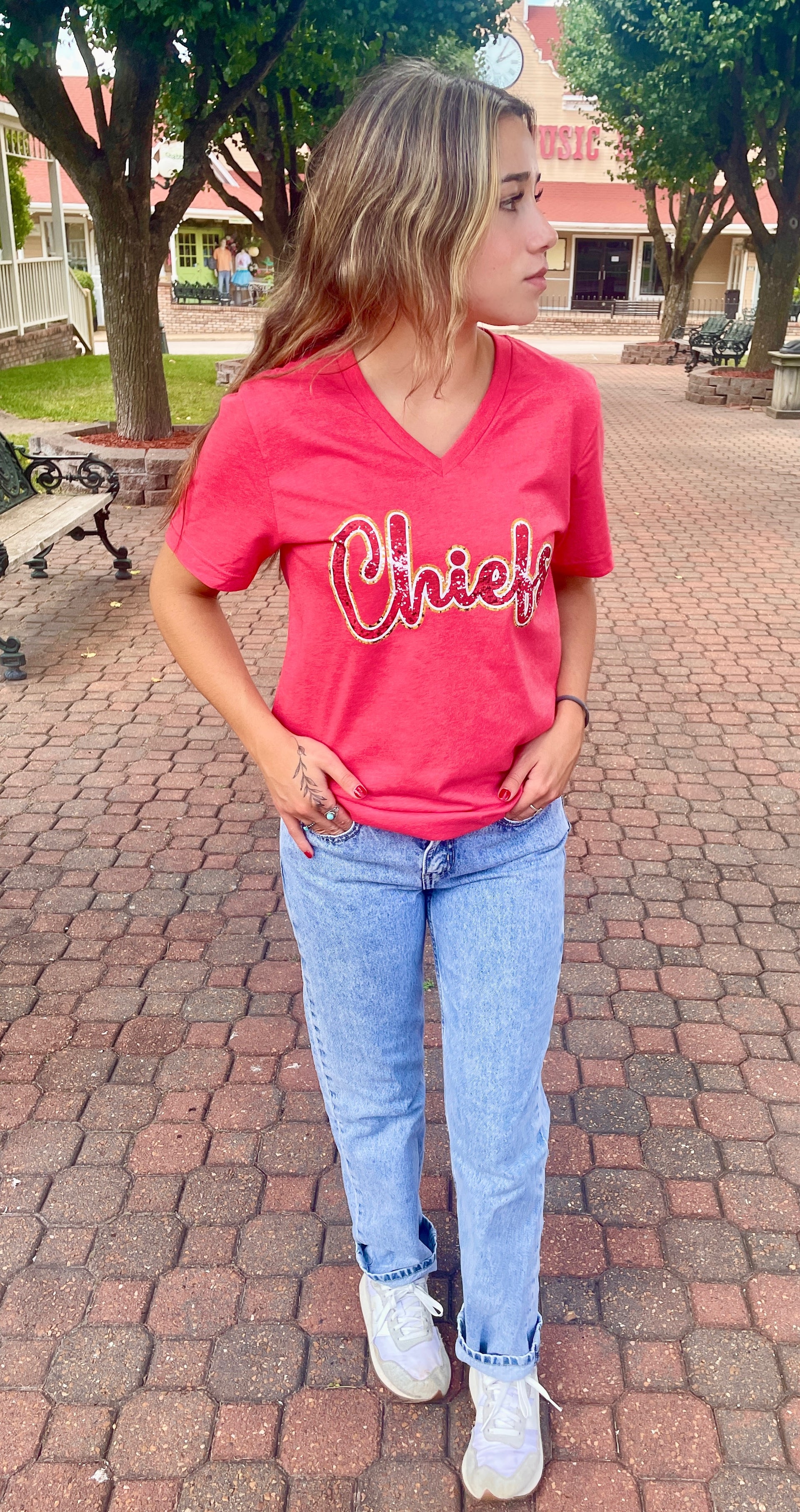CHIEFS SEQUENCE V-NECK TEE