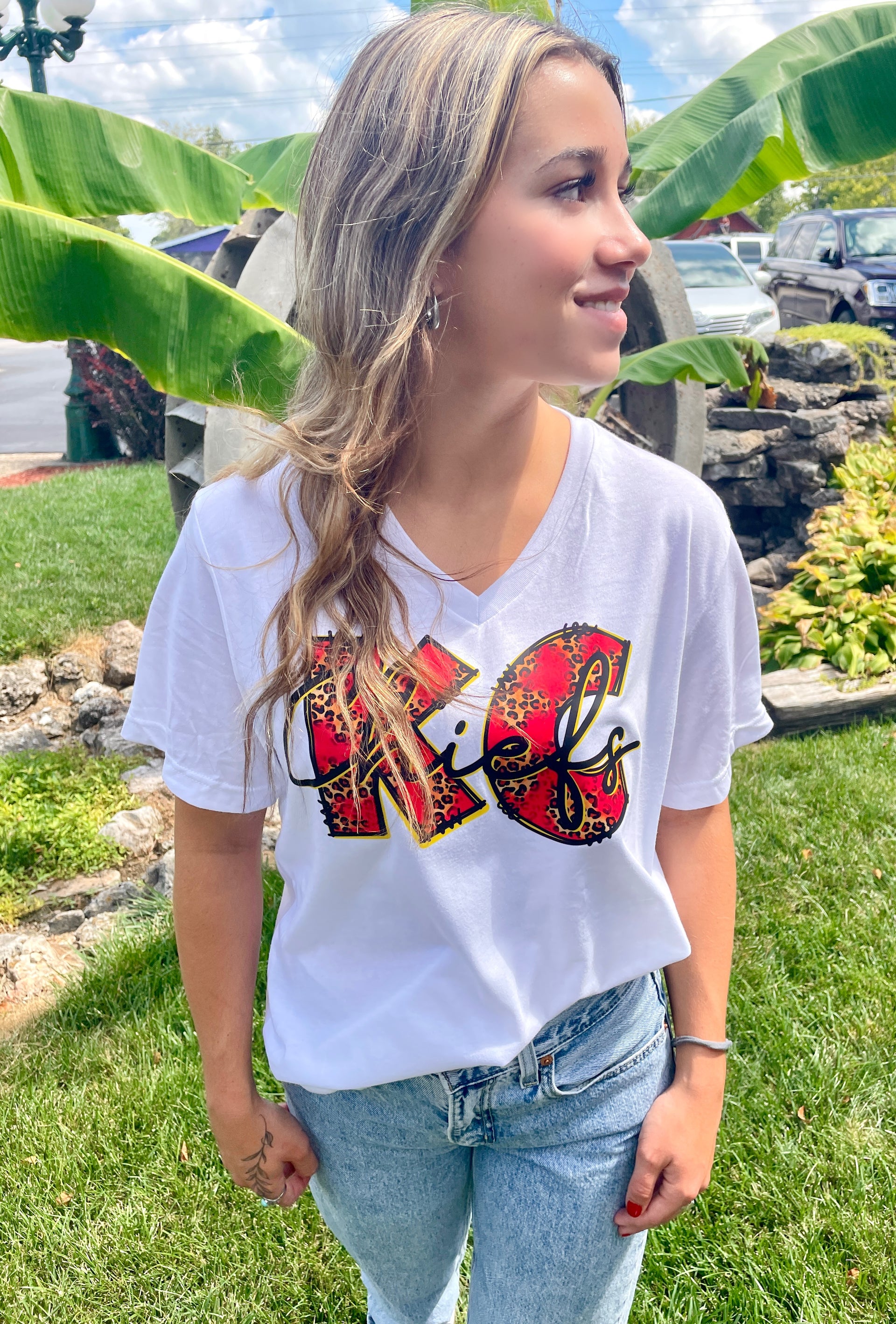 KC CHIEFS WHITE V-NECK