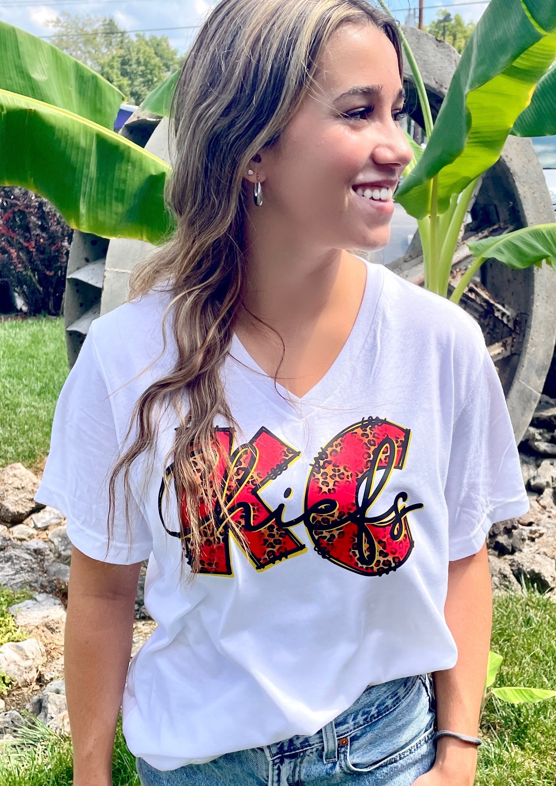 KC CHIEFS WHITE V-NECK