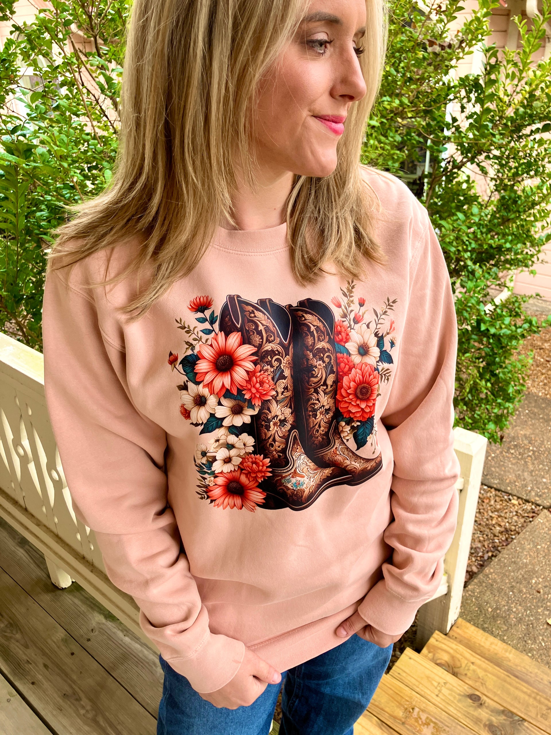 FLORAL BOOT PEACH SWEATSHIRT