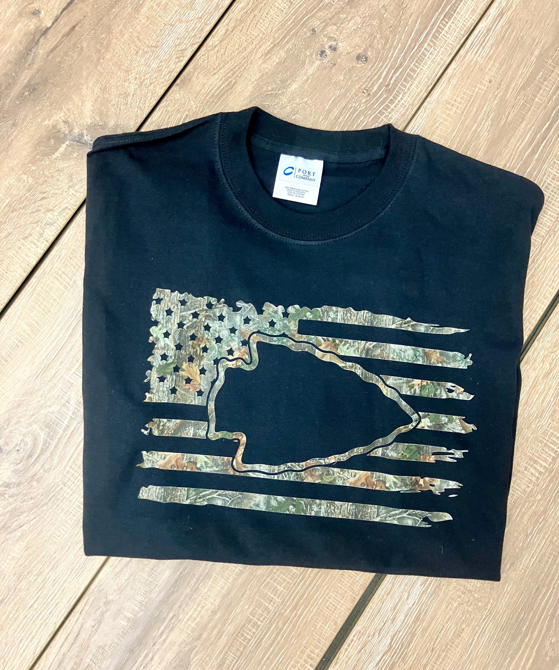 CHIEFS CAMO FLAG TEE