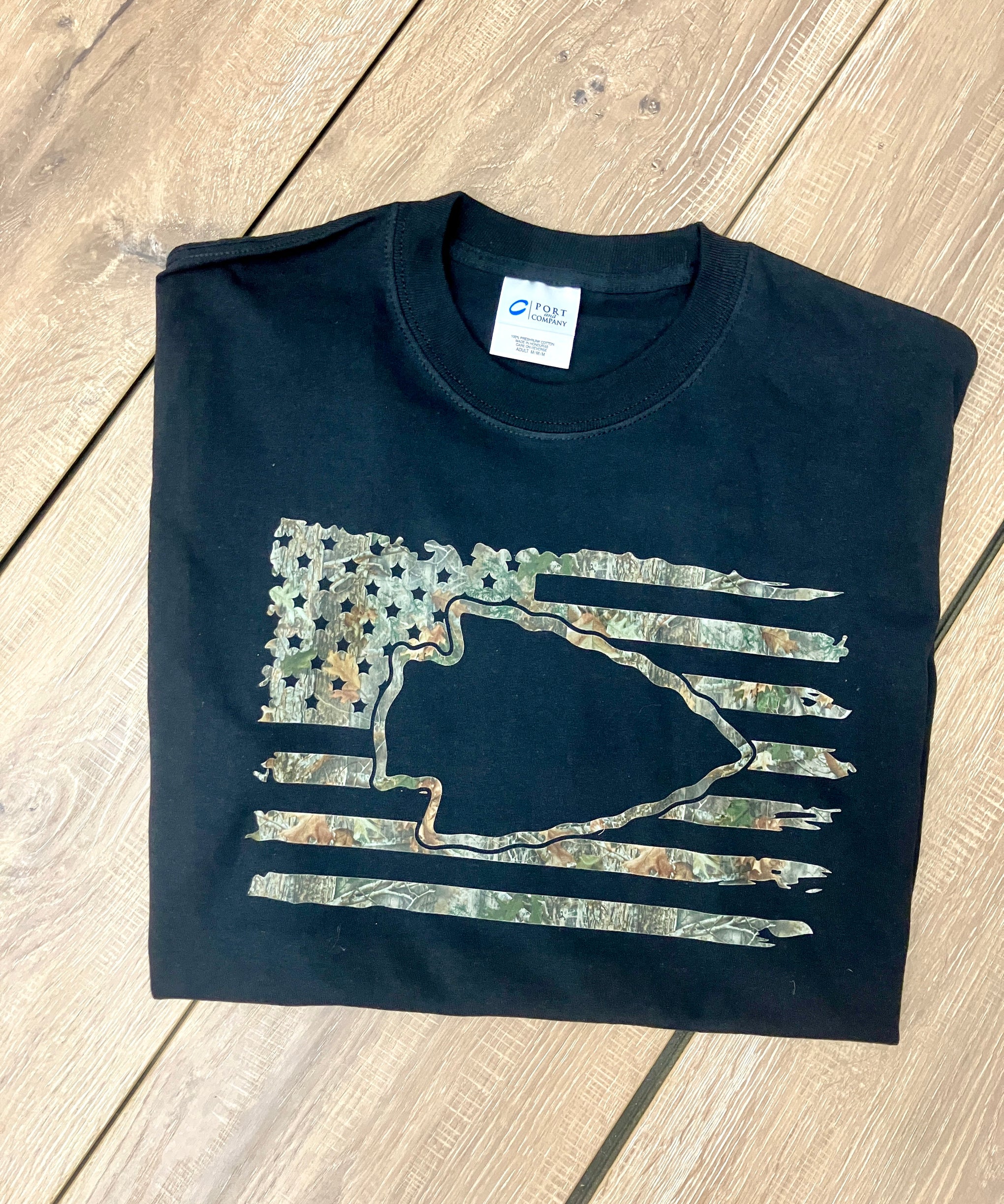 CHIEFS CAMO FLAG TEE