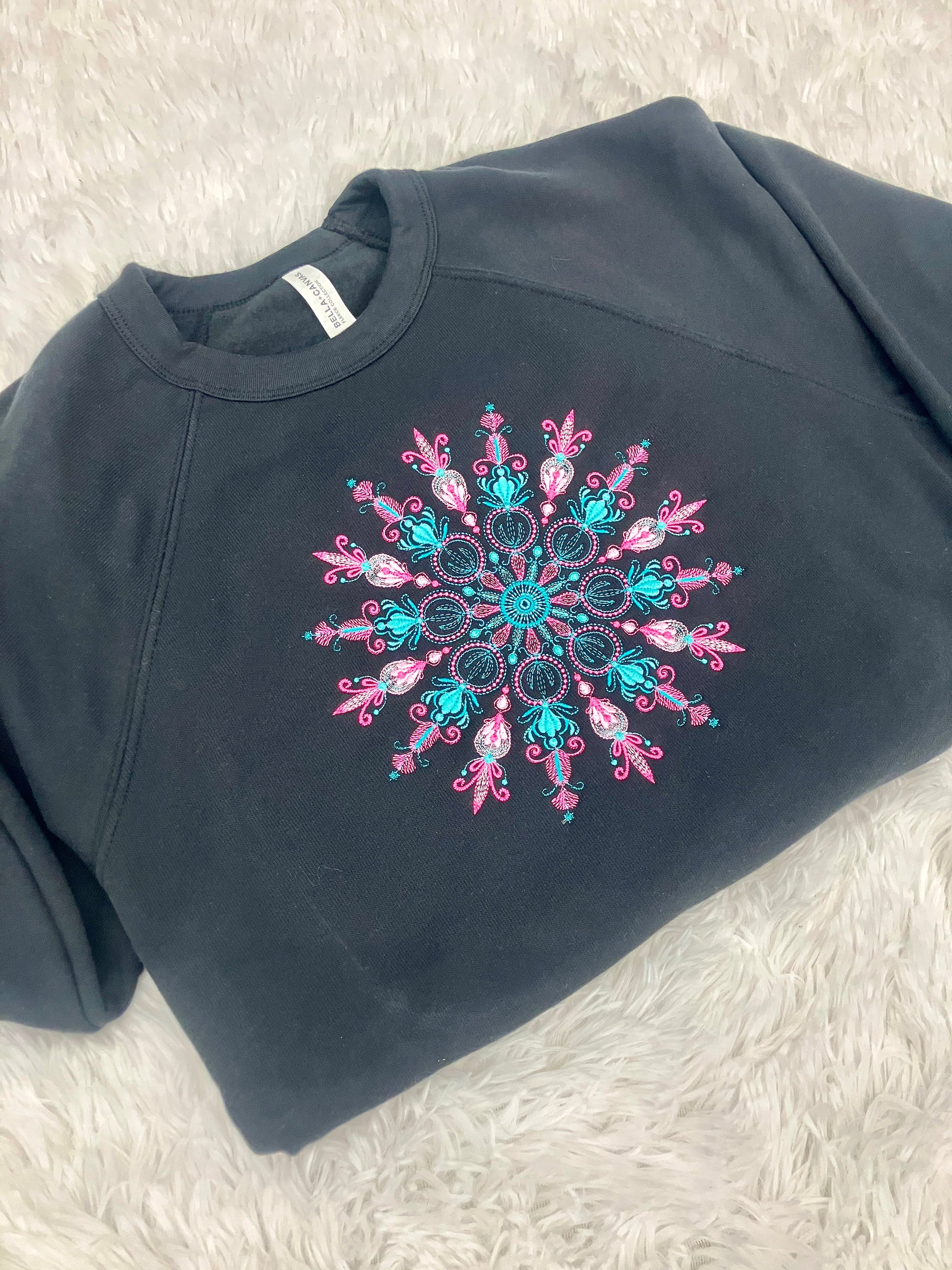 PINK SNOWFLAKE EMBROIDERED SWEATSHIRT
