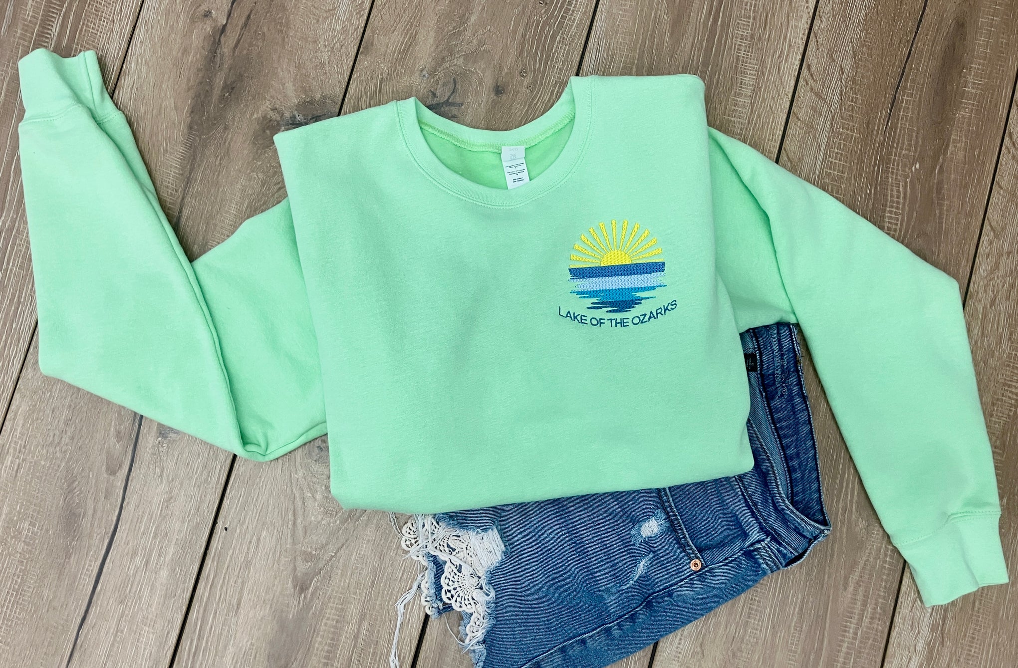 LOTO SUN WATER EMBROIDERED SWEATSHIRT