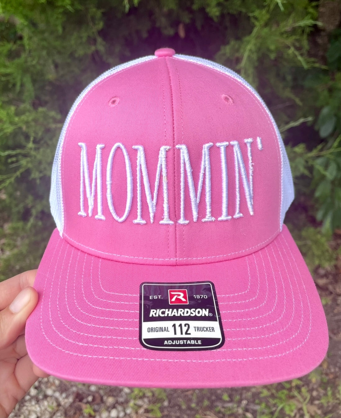 MOMMIN' PINK HAT