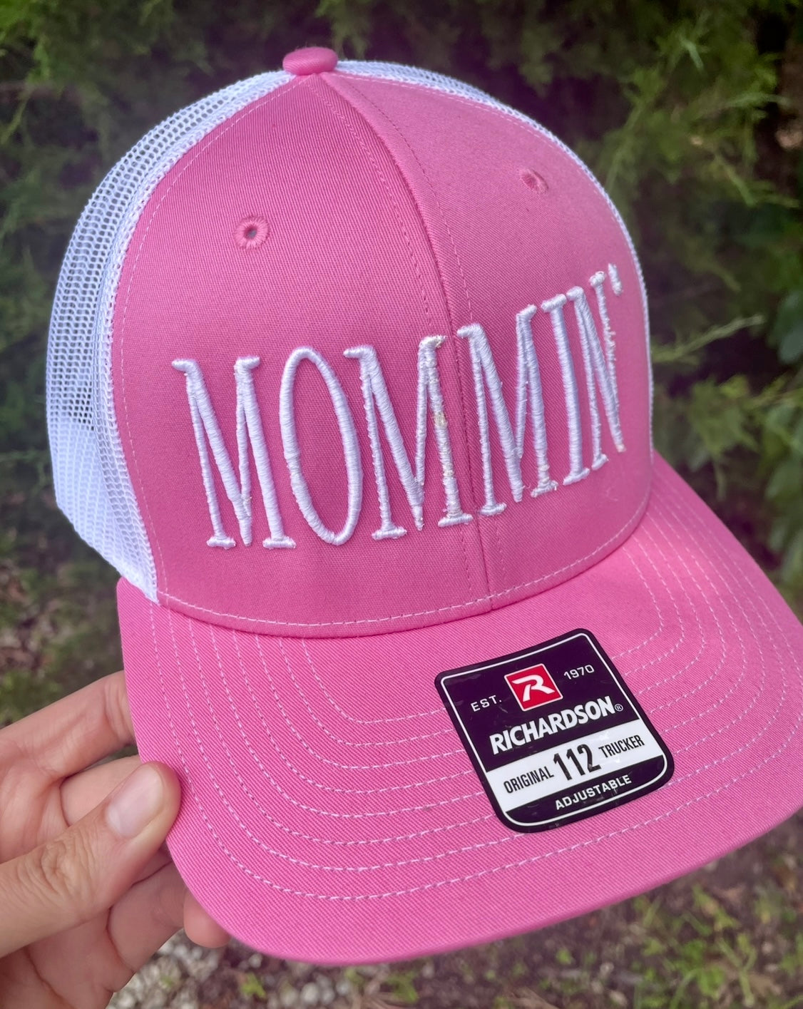 MOMMIN' PINK HAT