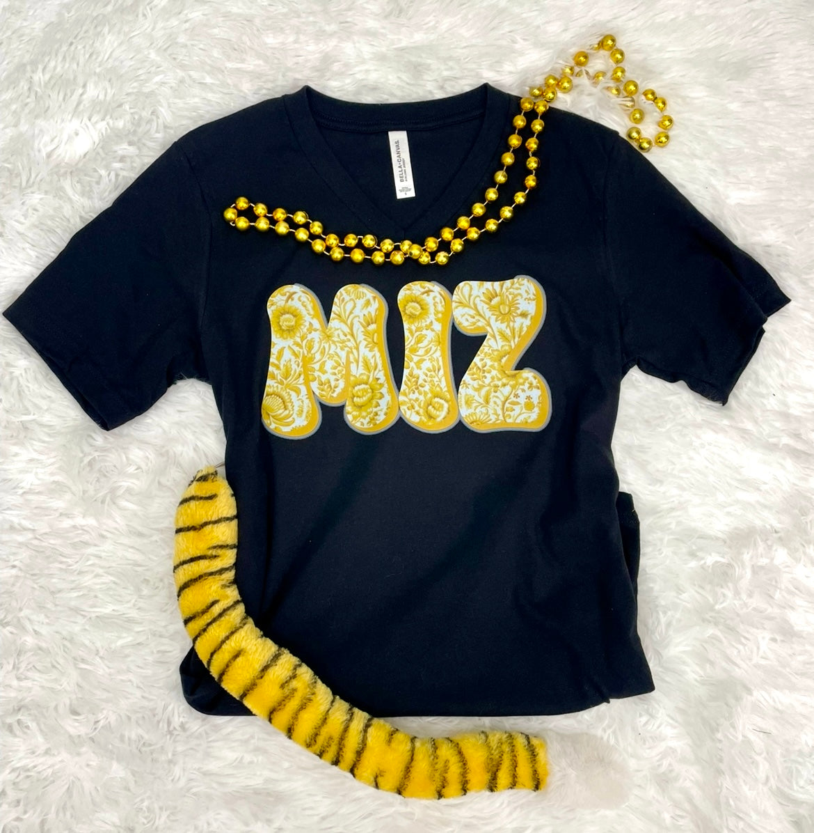 MIZ FLORAL BLACK V-NECK TEE