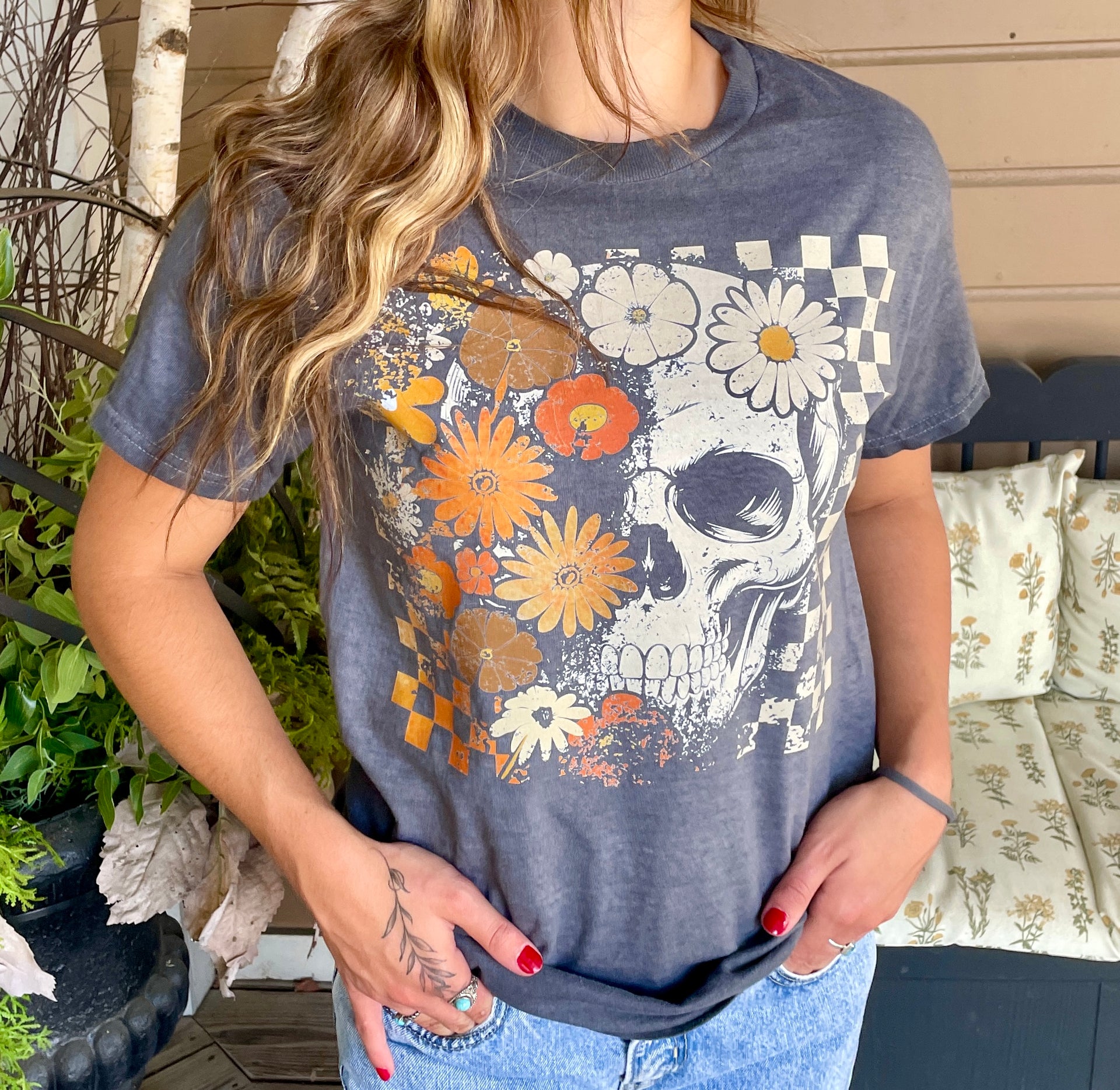 FLORAL SKULL CHECKERED WASH TEE