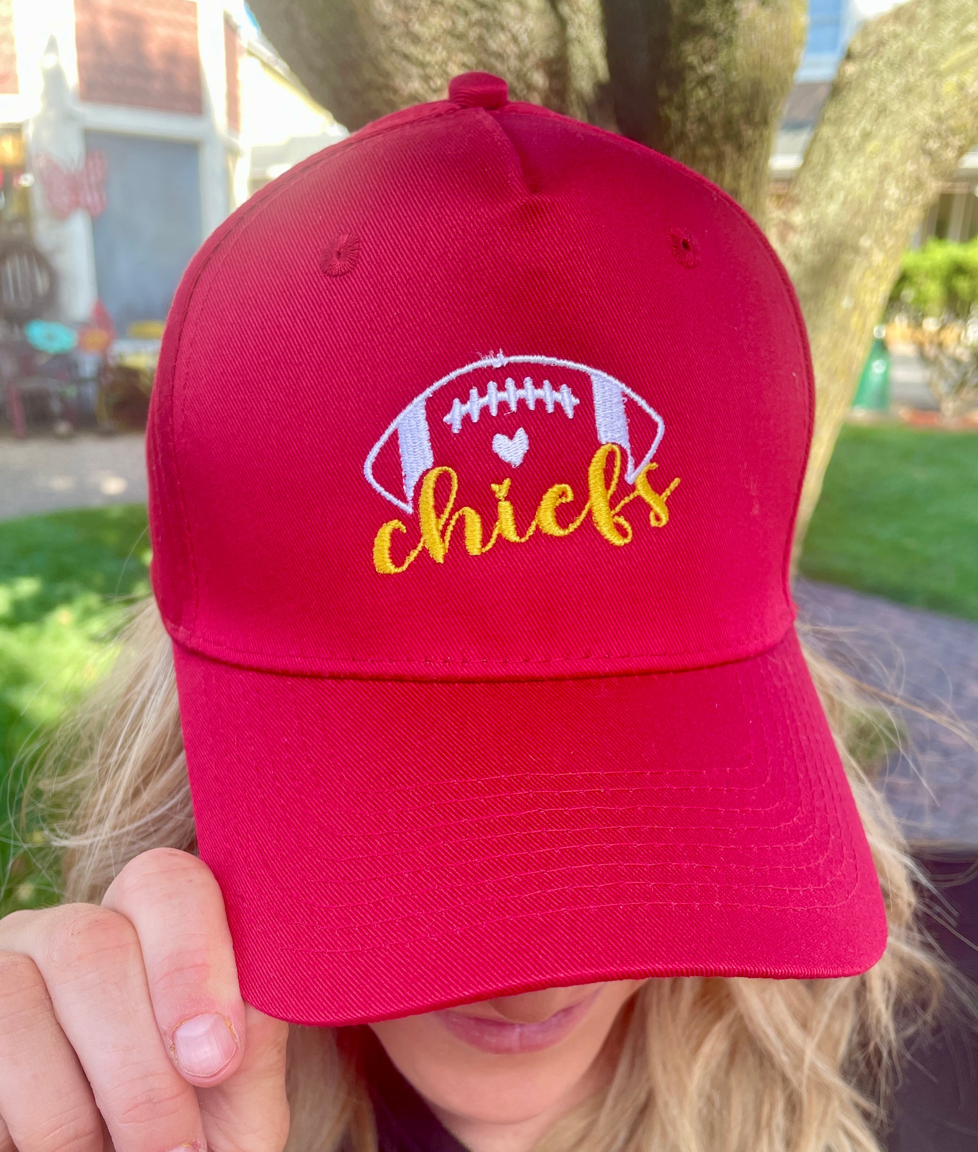 RED CHIEFS HEART FOOTBALL HAT