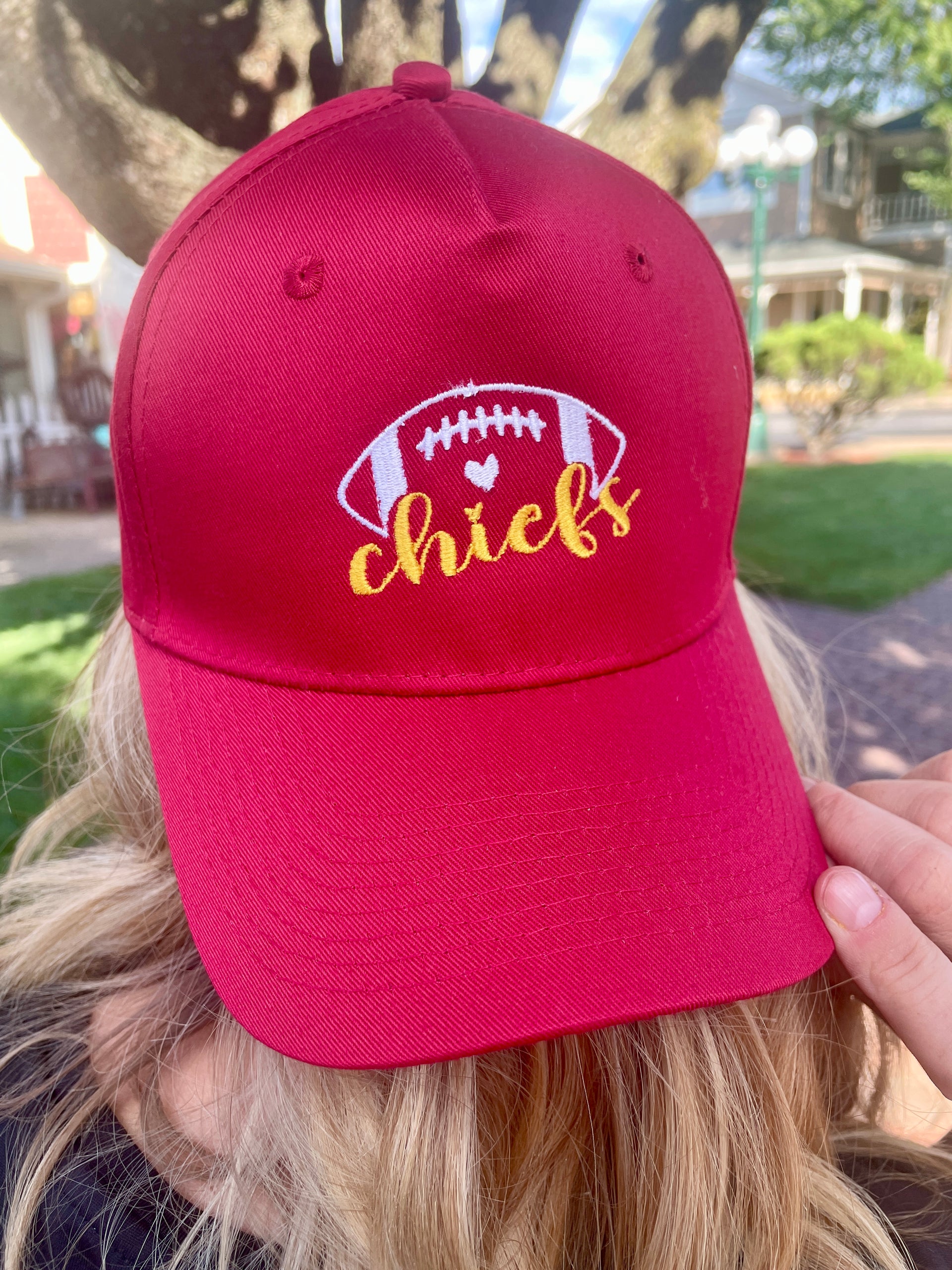 RED CHIEFS HEART FOOTBALL HAT