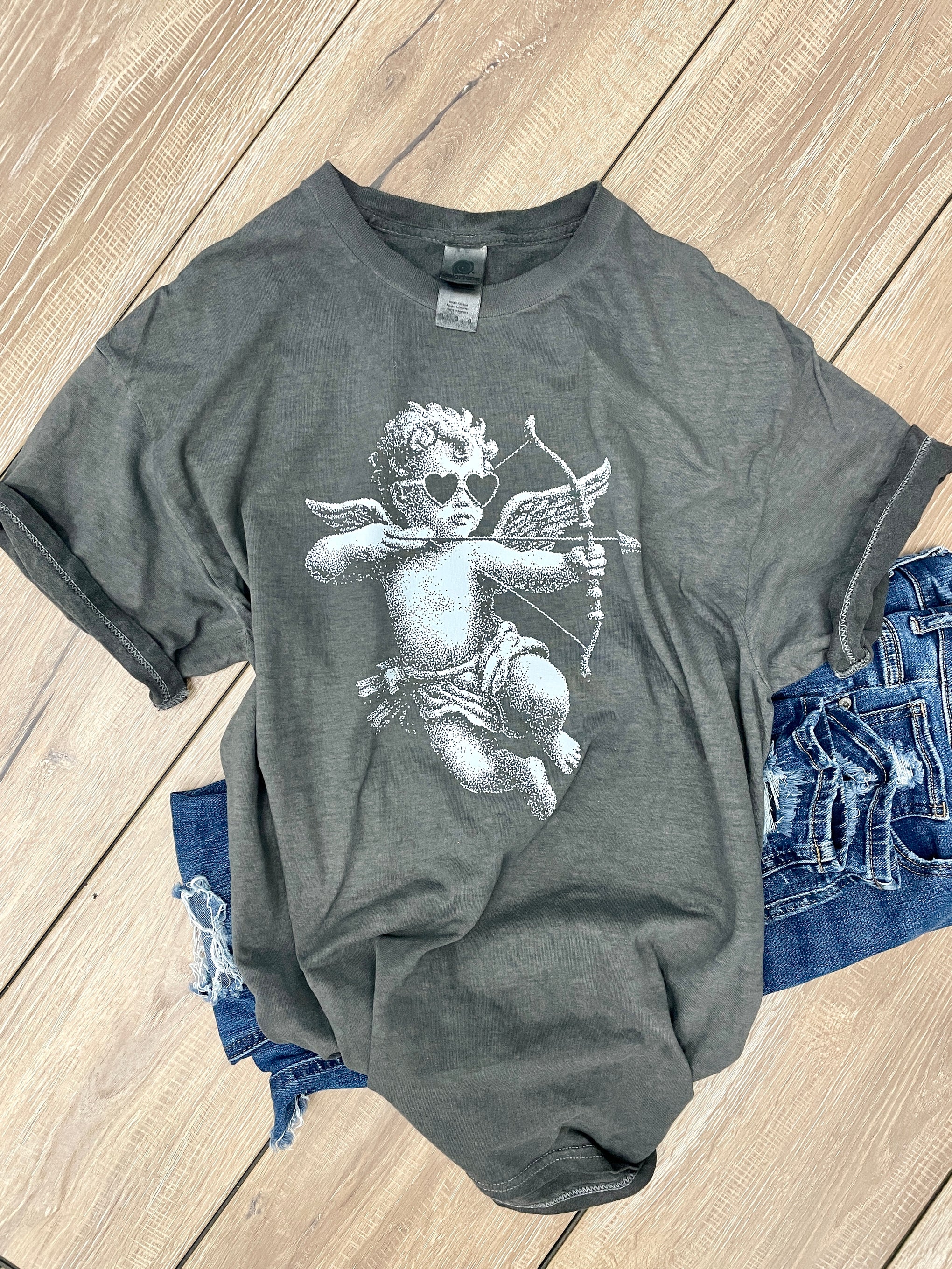 FADED CUPID MINERAL WASH TEE