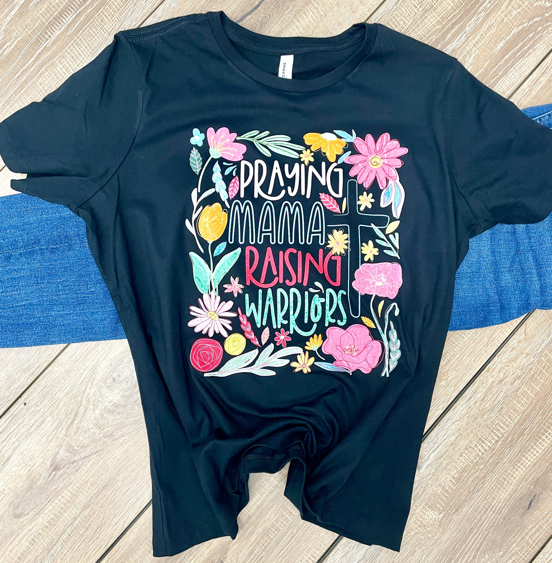 PRAYING MAMA RAISING WARRIORS TEE